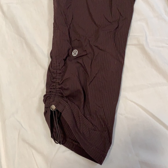Barley worn lulu cropped joggers - Picture 4 of 4